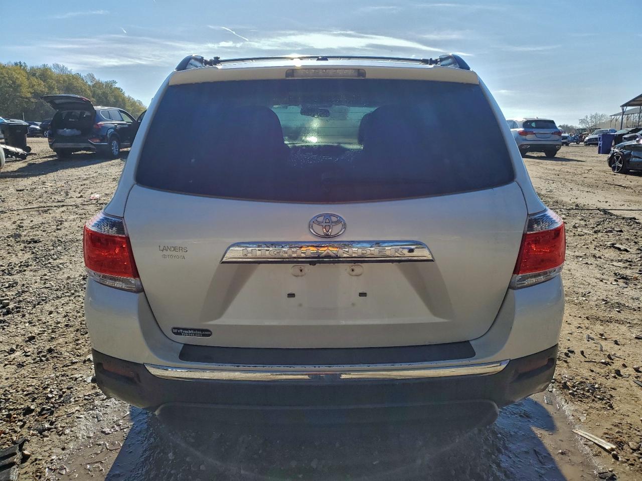 2013 TOYOTA HIGHLANDER SE photo 6