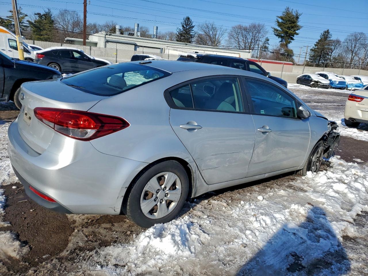 2017 KIA FORTE LX photo 3