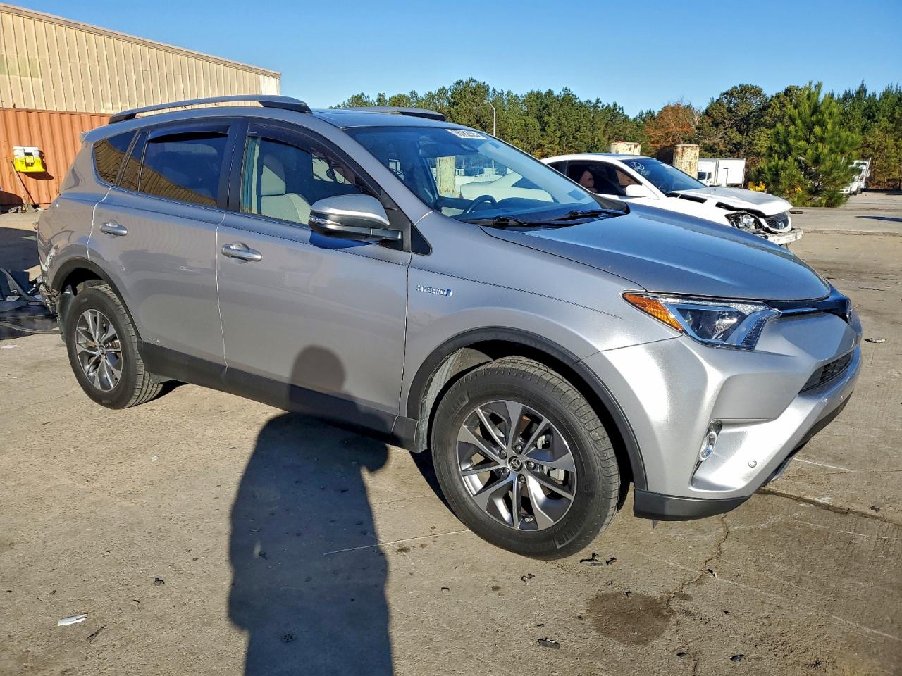 2018 TOYOTA RAV4 HV LE photo 4