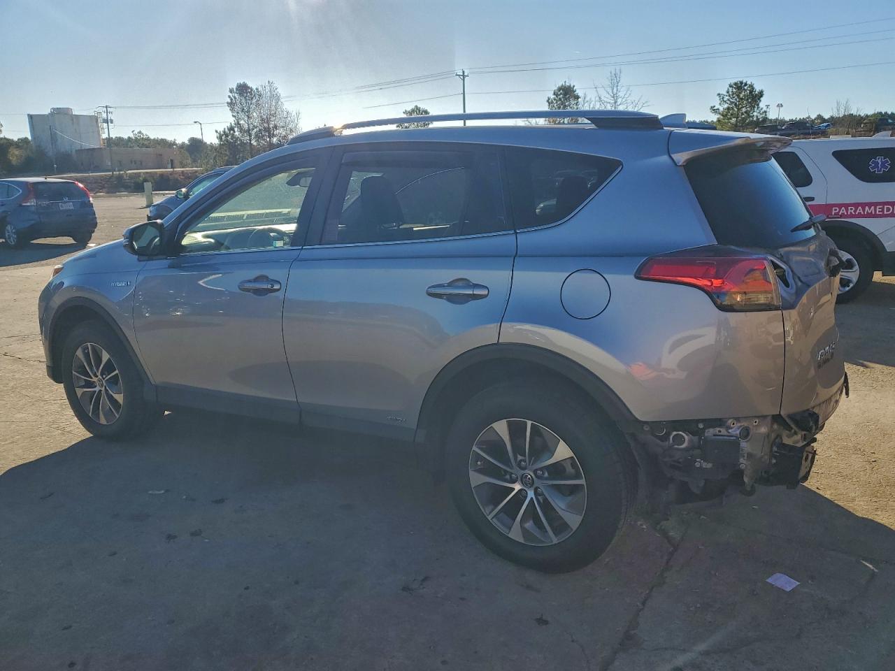2018 TOYOTA RAV4 HV LE photo 2