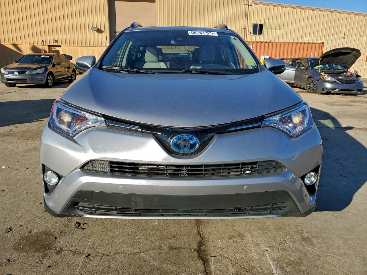 2018 TOYOTA RAV4 HV LE photo 5