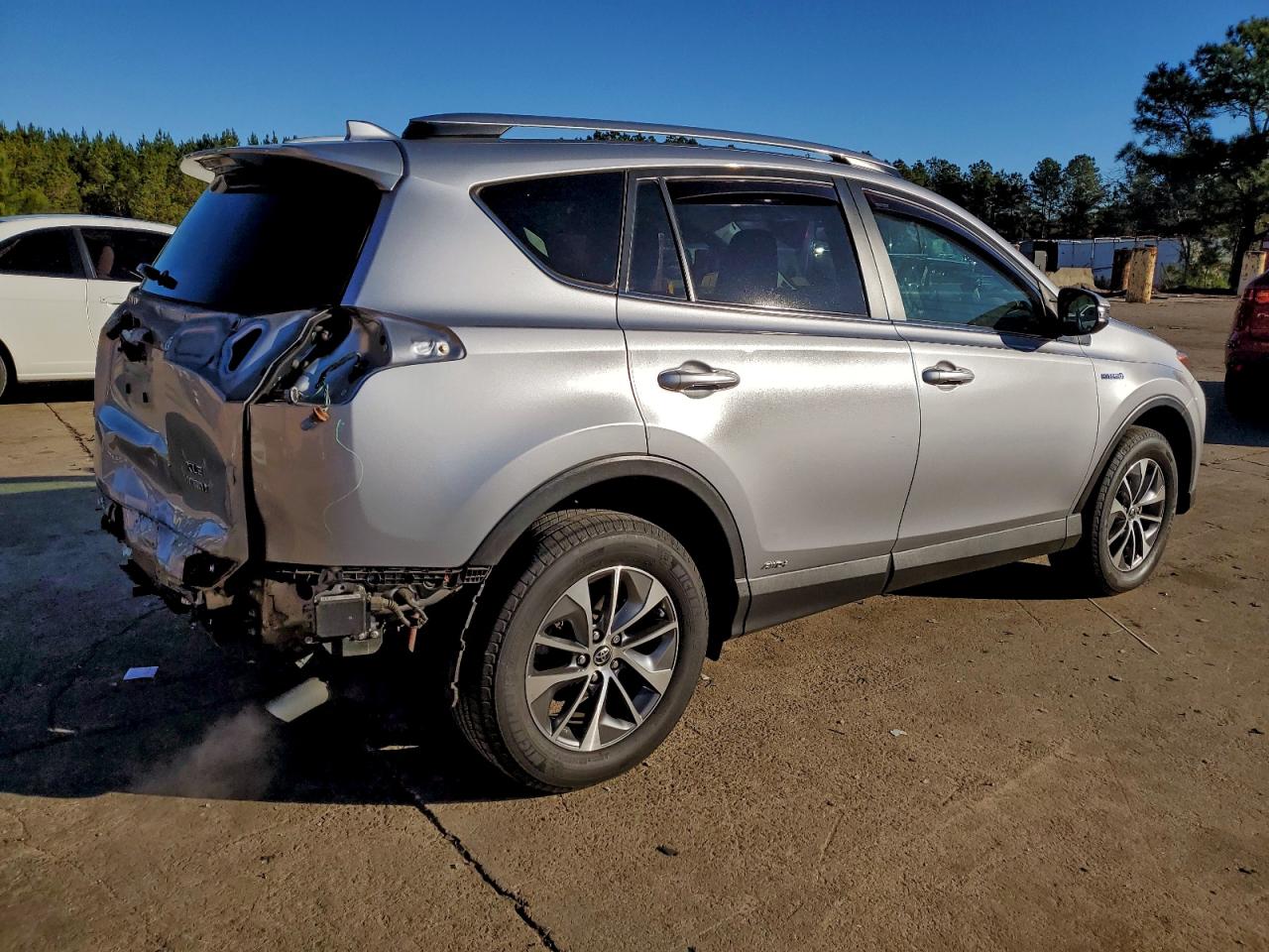 2018 TOYOTA RAV4 HV LE photo 3