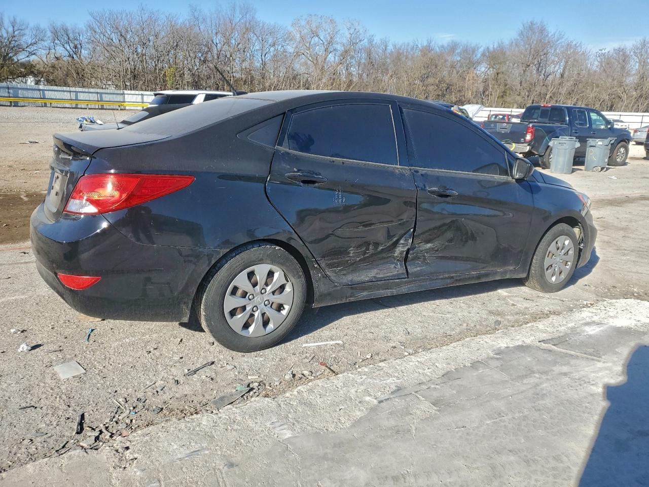 2017 HYUNDAI ACCENT SE photo 3