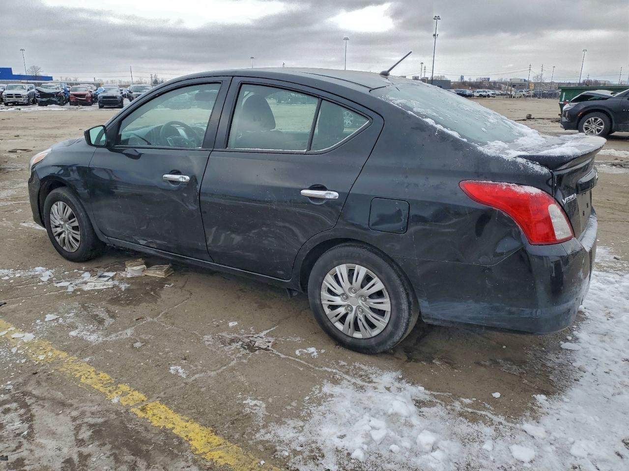 2019 NISSAN VERSA S photo 2