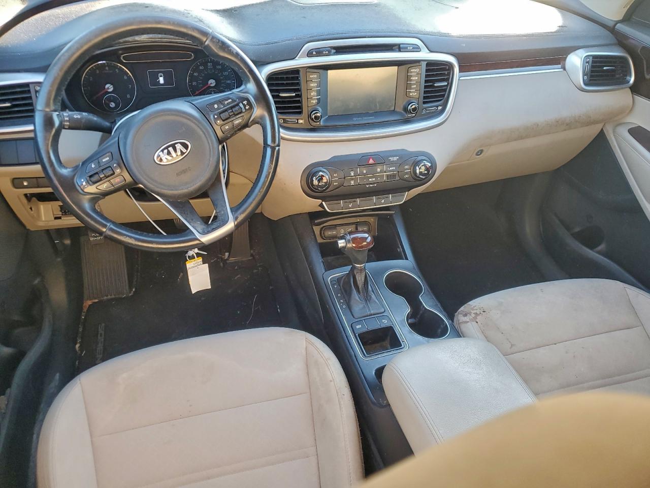 2017 KIA SORENTO LX photo 8