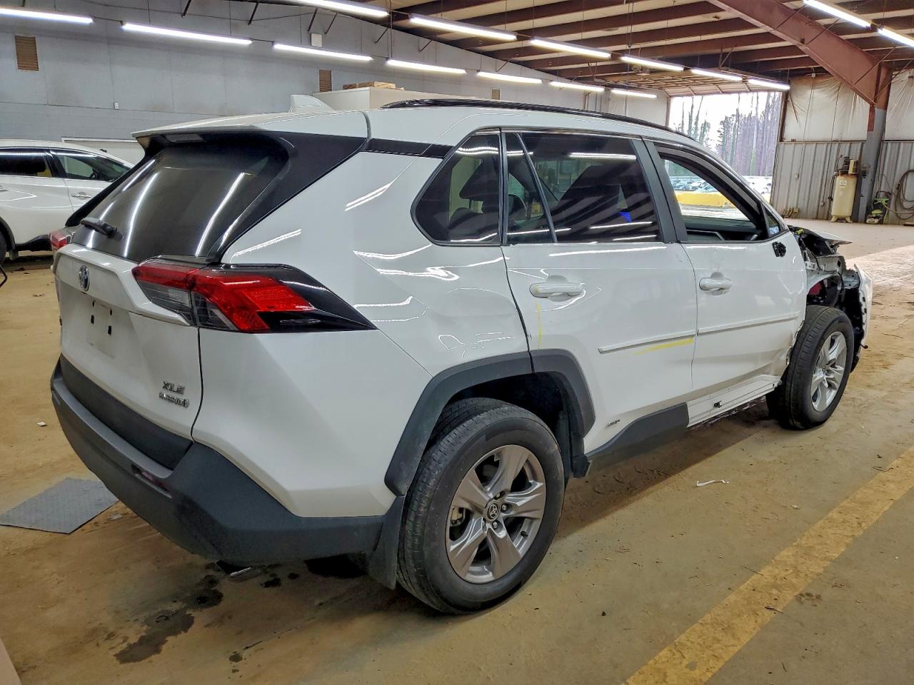 2024 TOYOTA RAV4 XLE photo 3