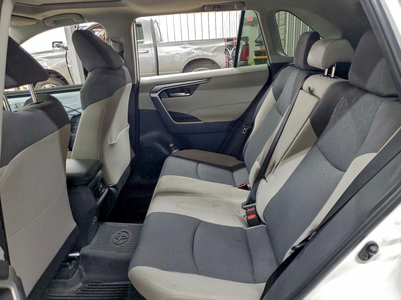 2024 TOYOTA RAV4 XLE photo 11