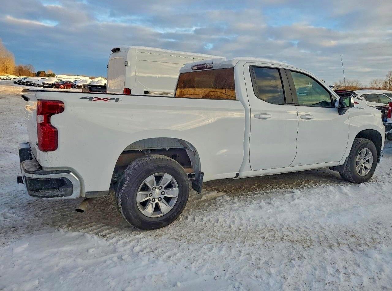 2020 CHEVROLET SILVERADO K1500 LT photo 3