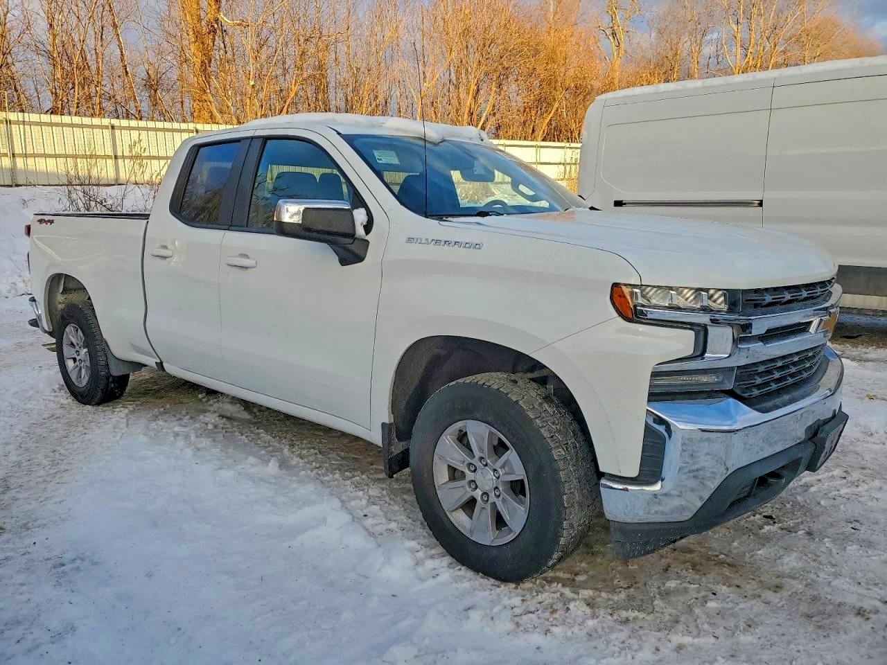 2020 CHEVROLET SILVERADO K1500 LT photo 4