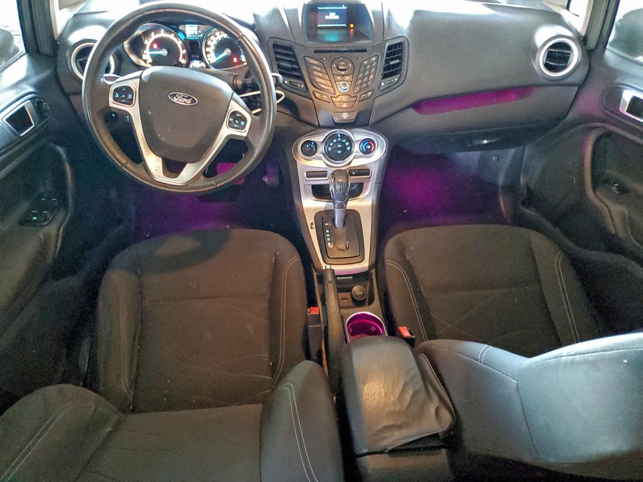 2015 FORD FIESTA SE photo 8