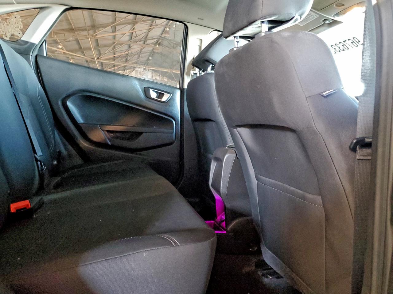 2015 FORD FIESTA SE photo 10
