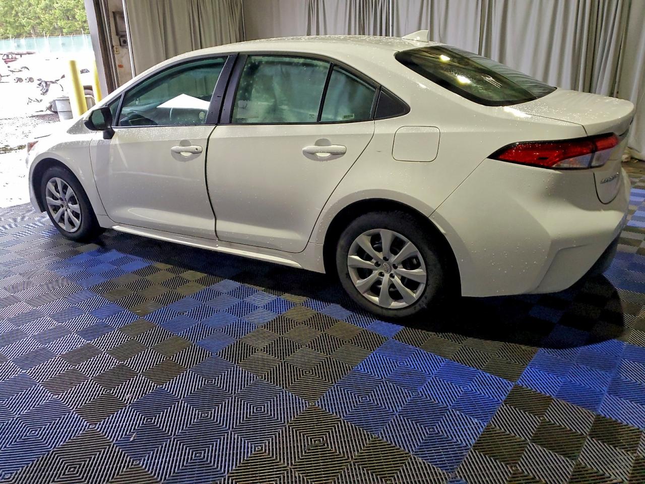 2025 TOYOTA COROLLA LE photo 2