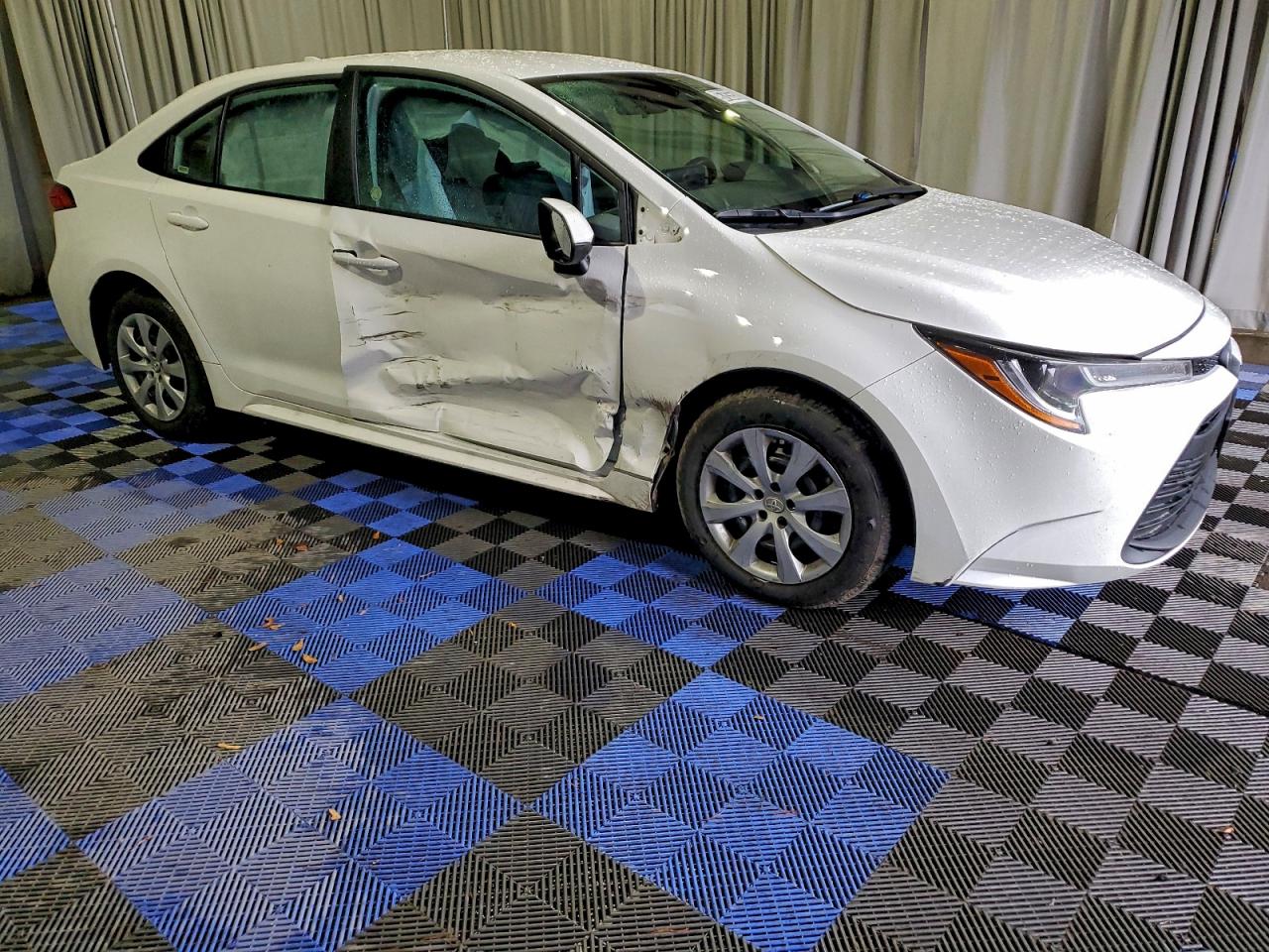 2025 TOYOTA COROLLA LE photo 4