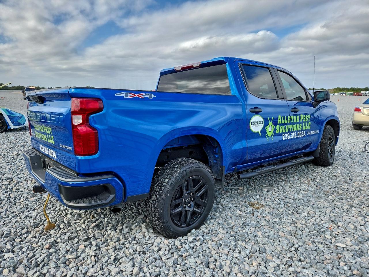 2023 CHEVROLET SILVERADO K1500 CUSTOM photo 3