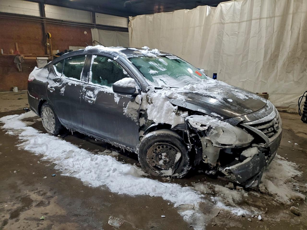 2019 NISSAN VERSA S photo 4