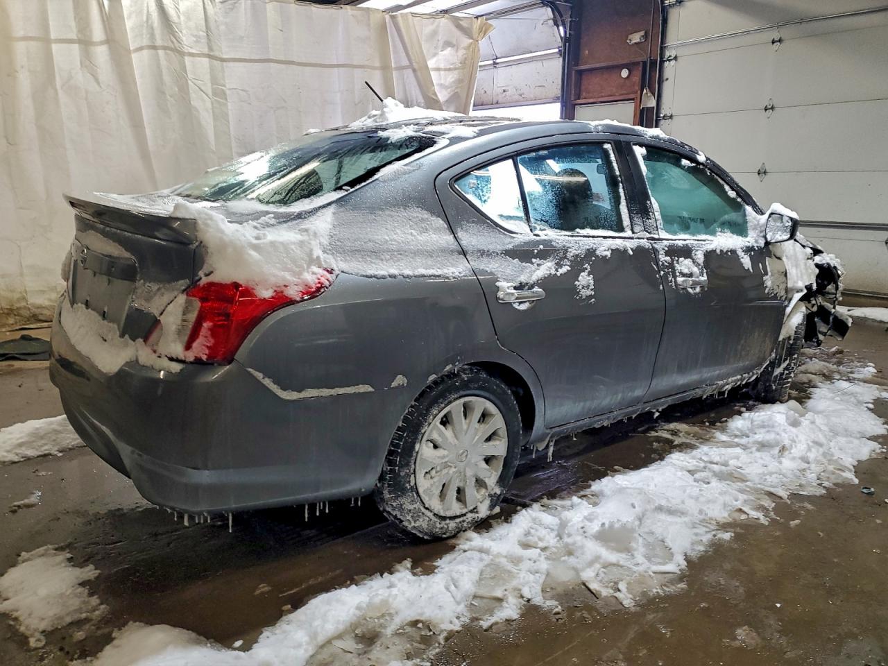 2019 NISSAN VERSA S photo 3