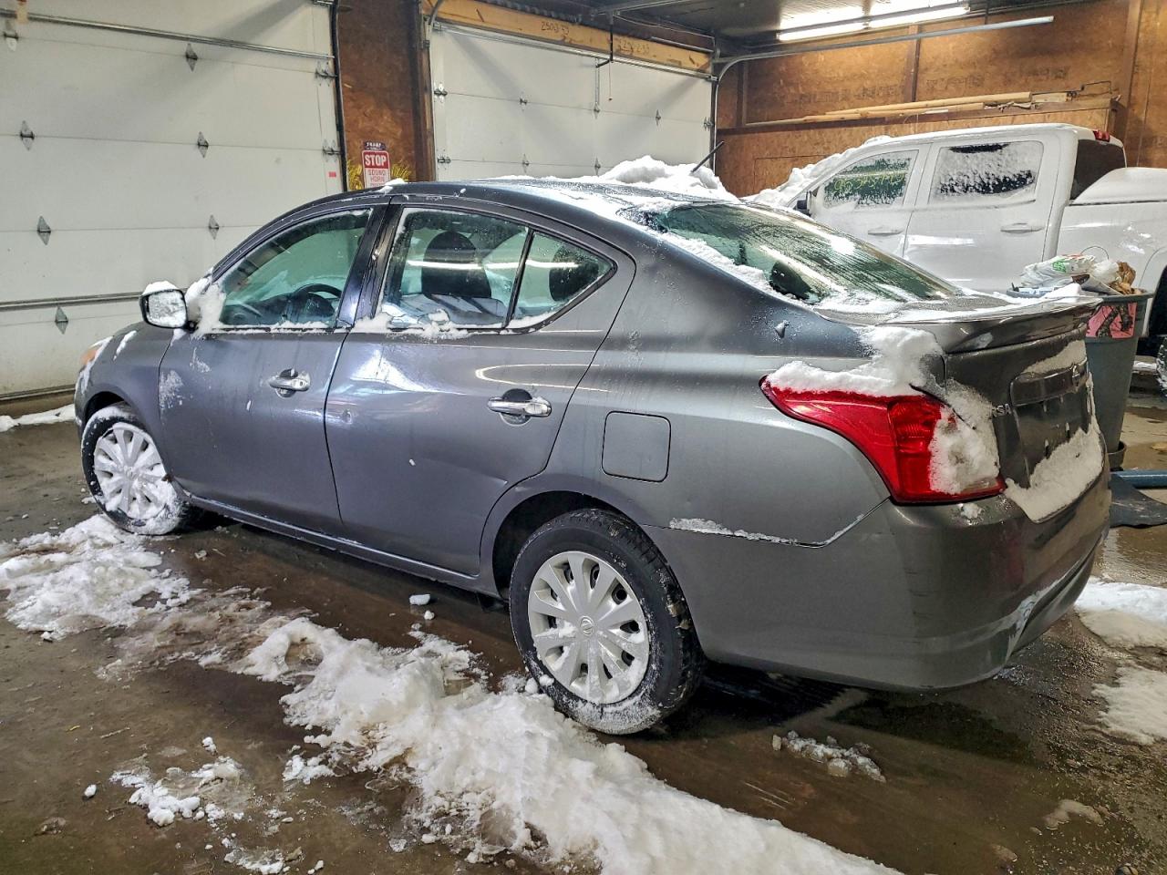 2019 NISSAN VERSA S photo 2