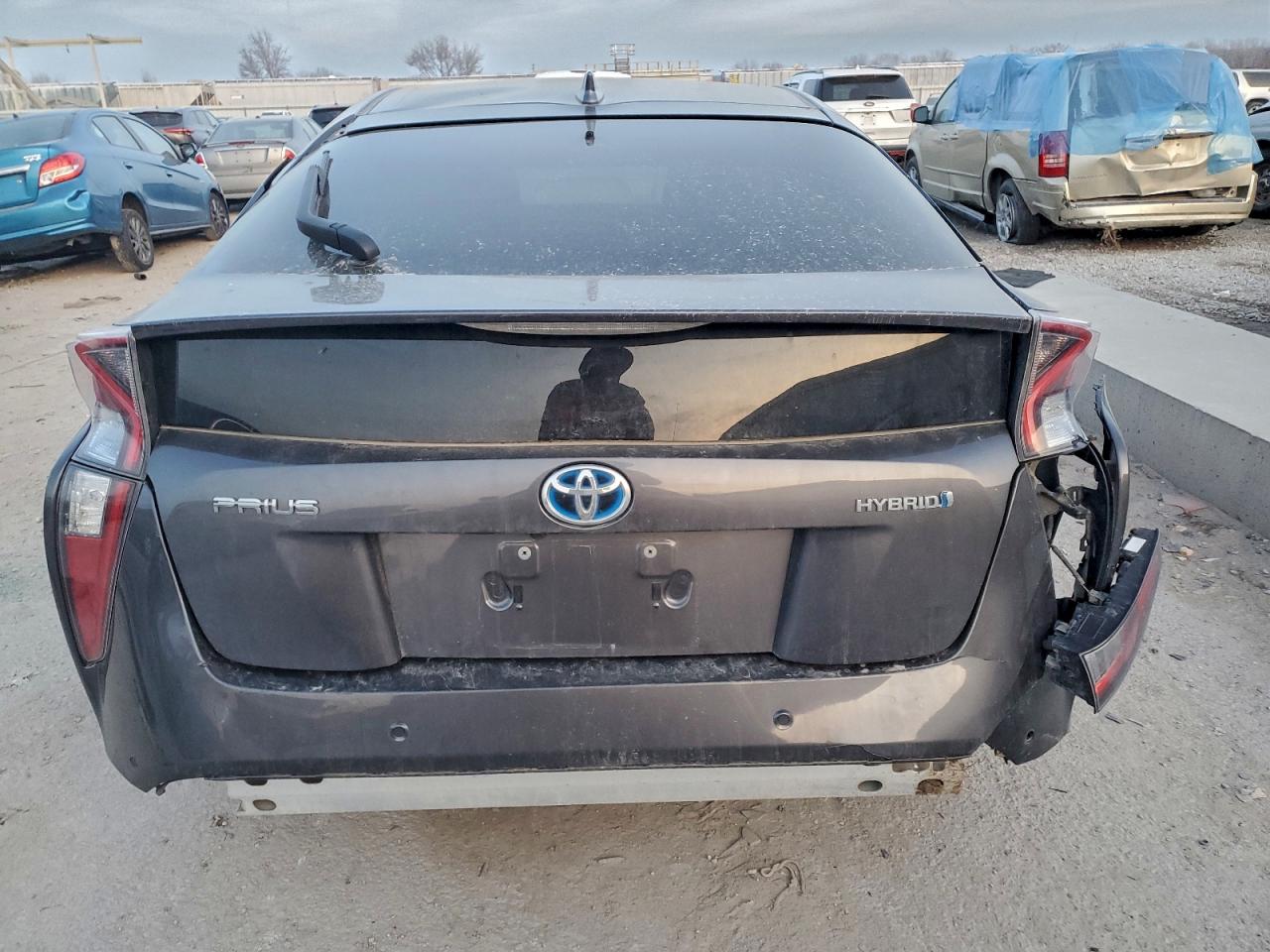 2018 TOYOTA PRIUS photo 6