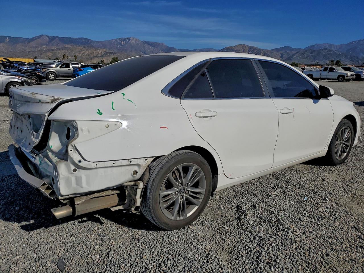 2016 TOYOTA CAMRY LE photo 3