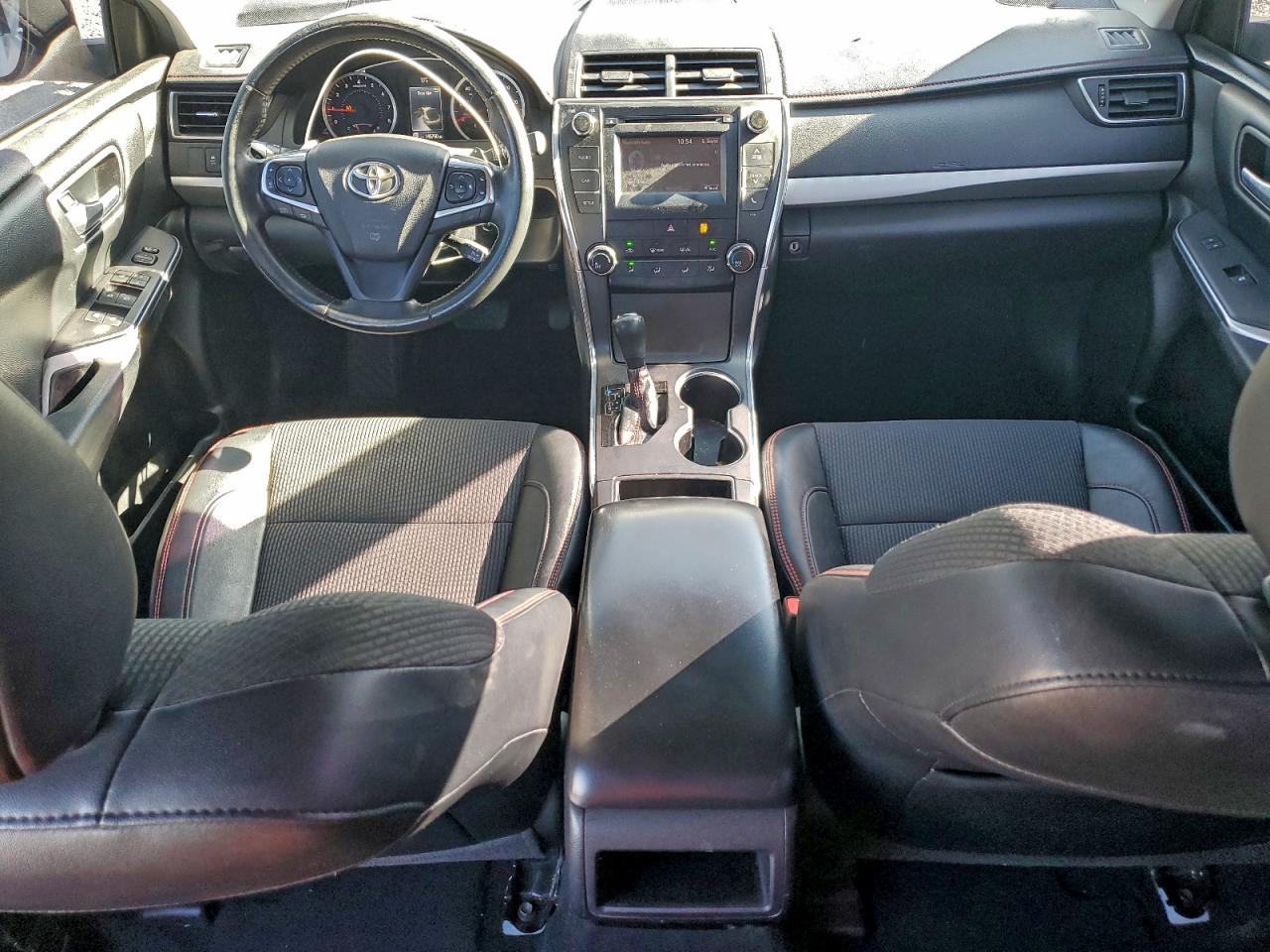 2016 TOYOTA CAMRY LE photo 8