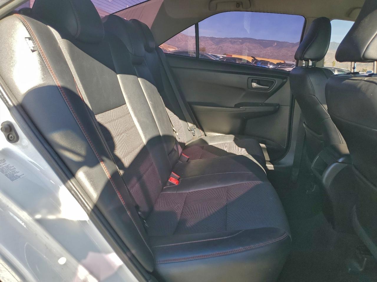 2016 TOYOTA CAMRY LE photo 10