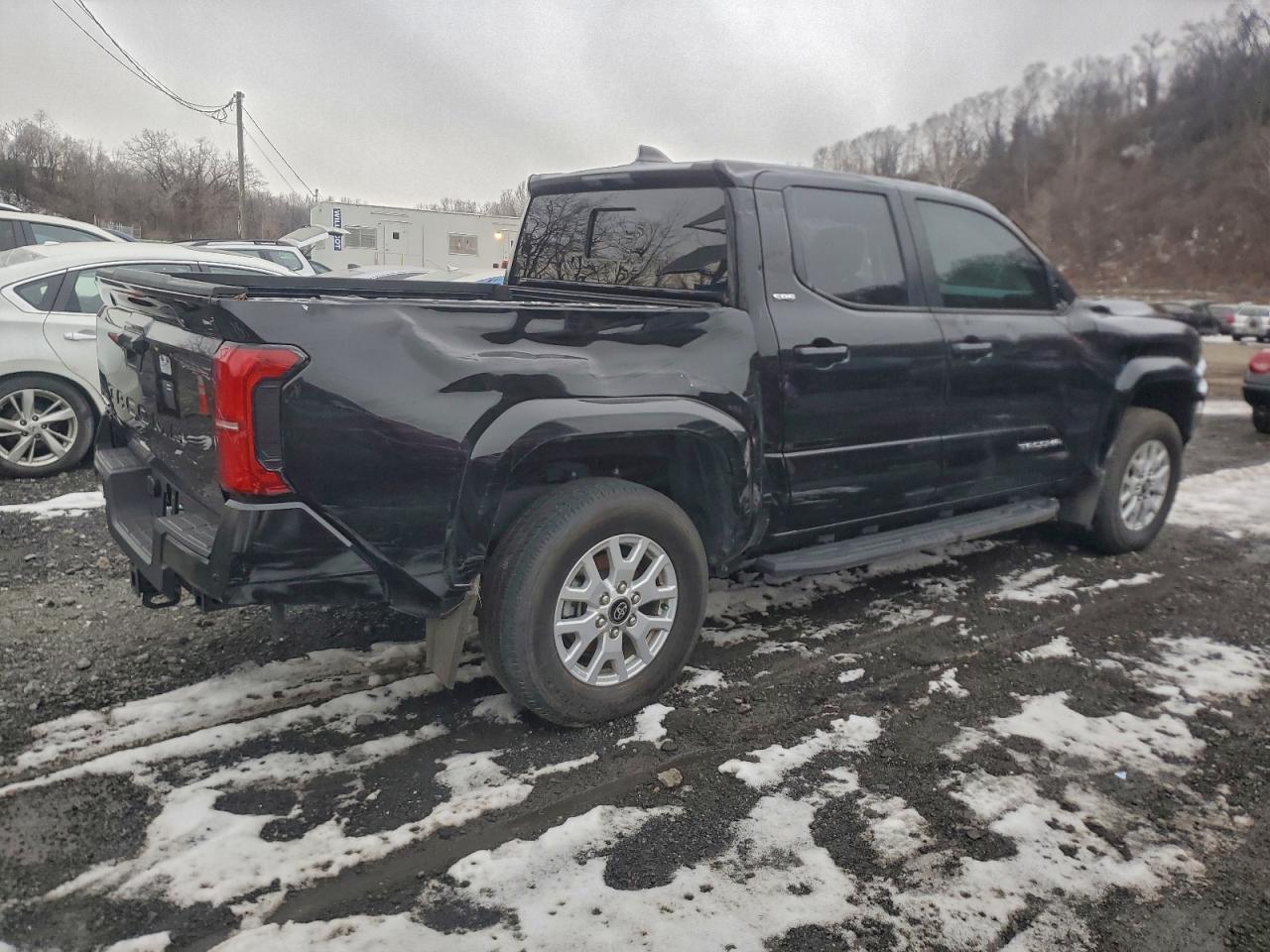 2024 TOYOTA TACOMA DOUBLE CAB photo 3