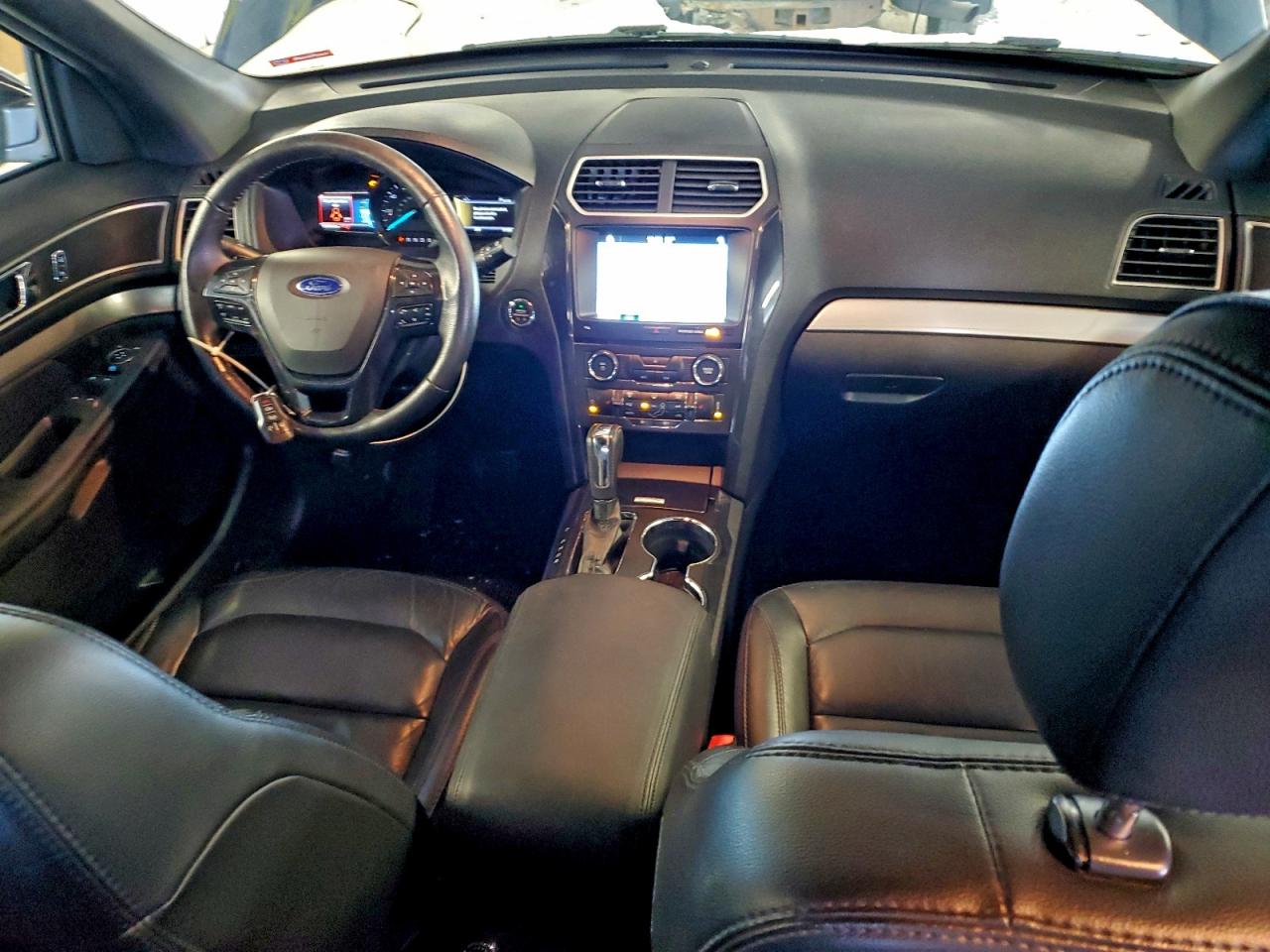 2017 FORD EXPLORER XLT photo 8