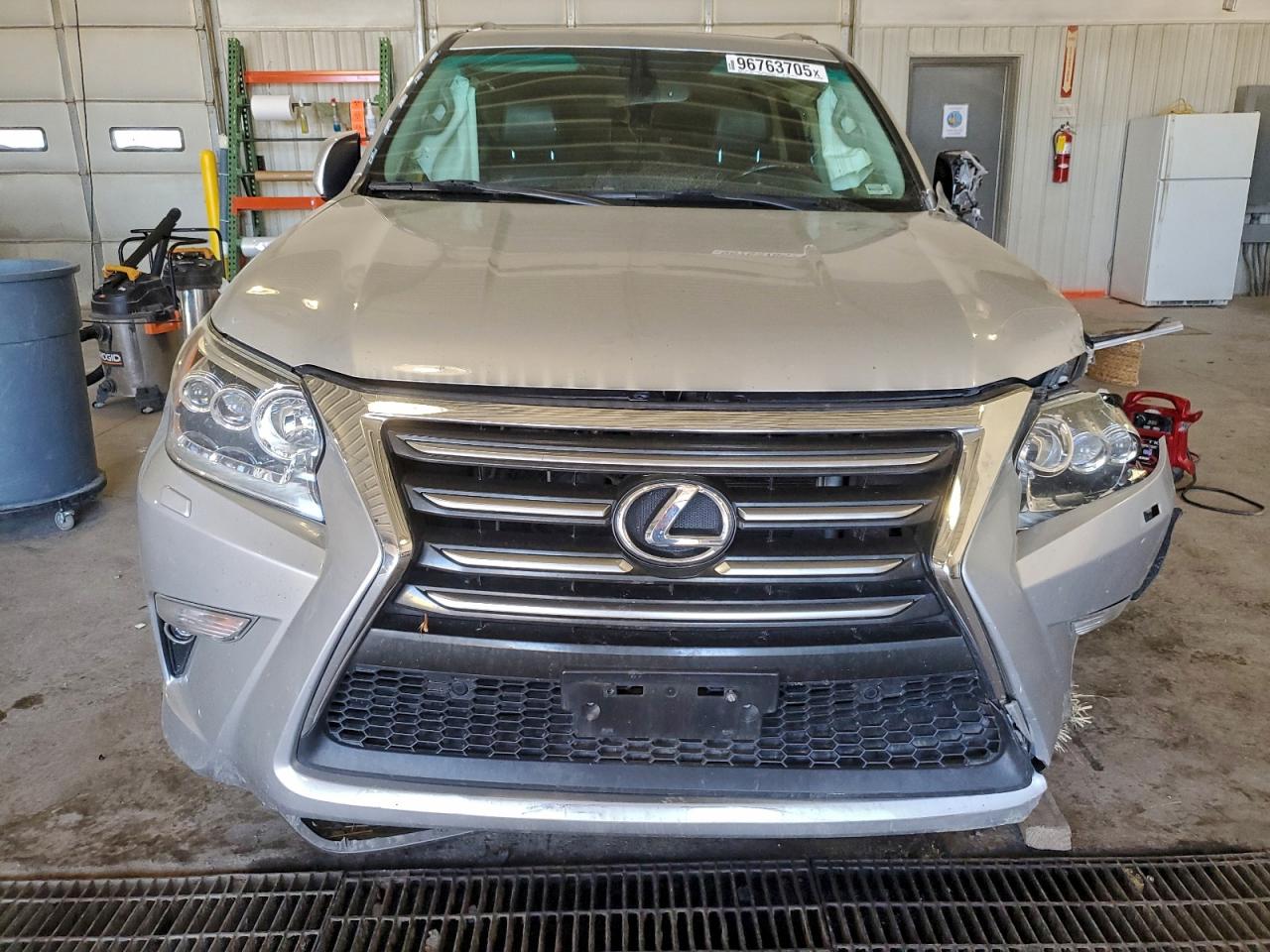 2016 LEXUS GX 460 photo 5