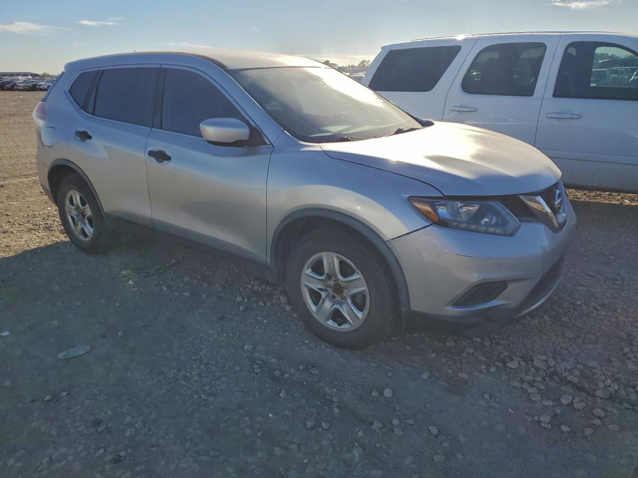 2016 NISSAN ROGUE S photo 4