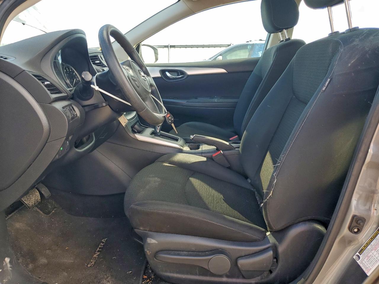 2019 NISSAN SENTRA S photo 7