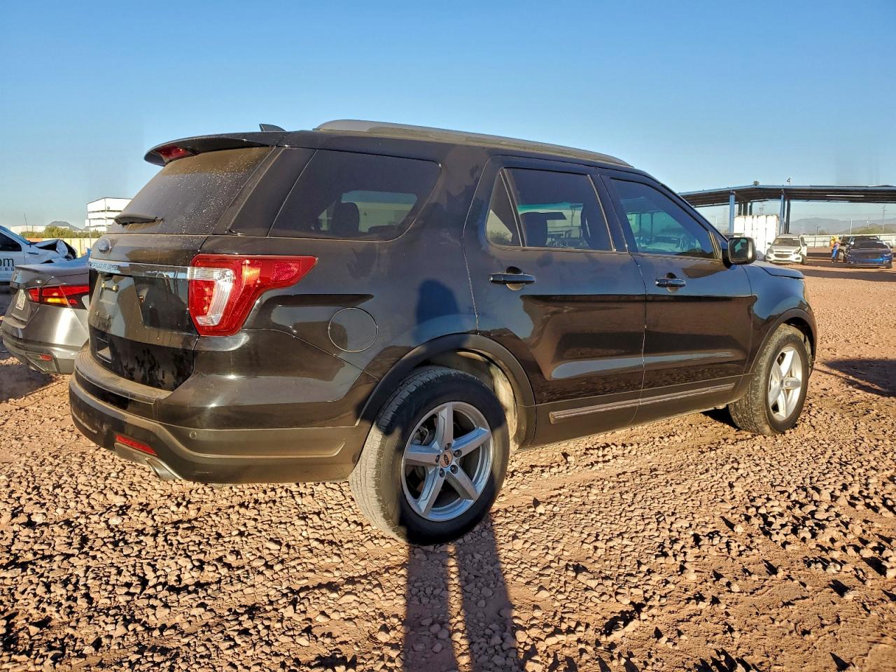 2018 FORD EXPLORER XLT photo 3