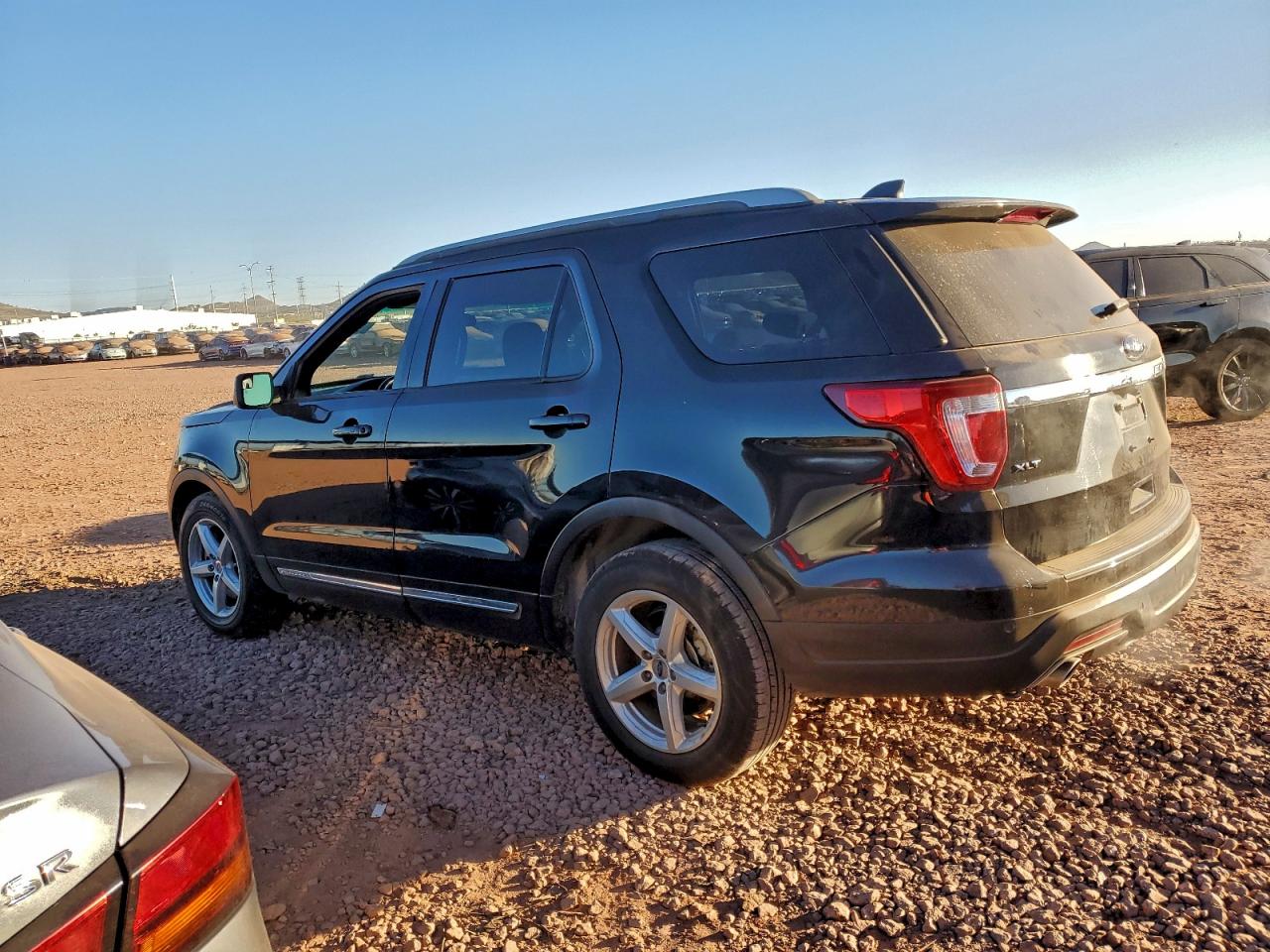 2018 FORD EXPLORER XLT photo 2