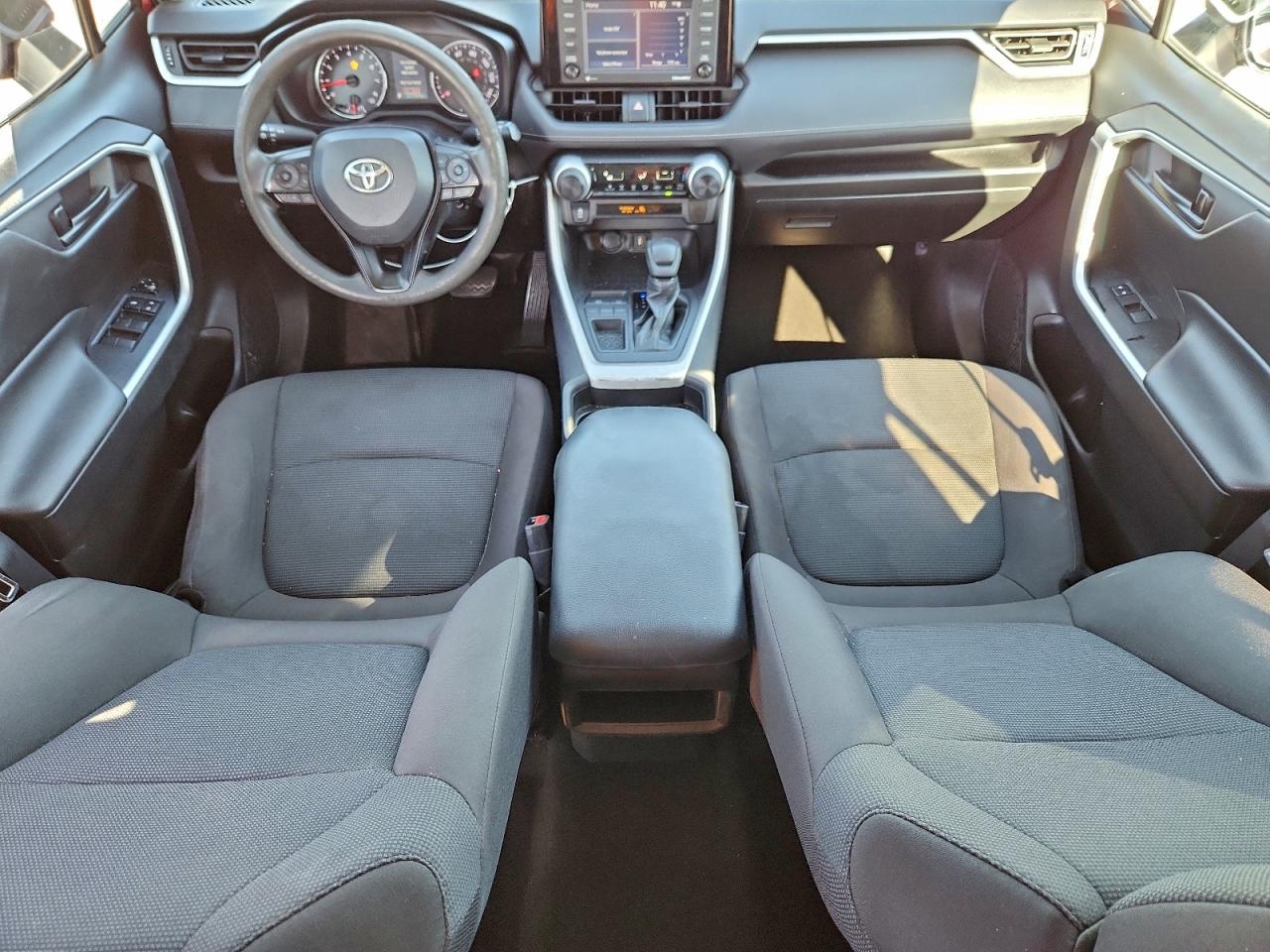 2021 TOYOTA RAV4 LE photo 8
