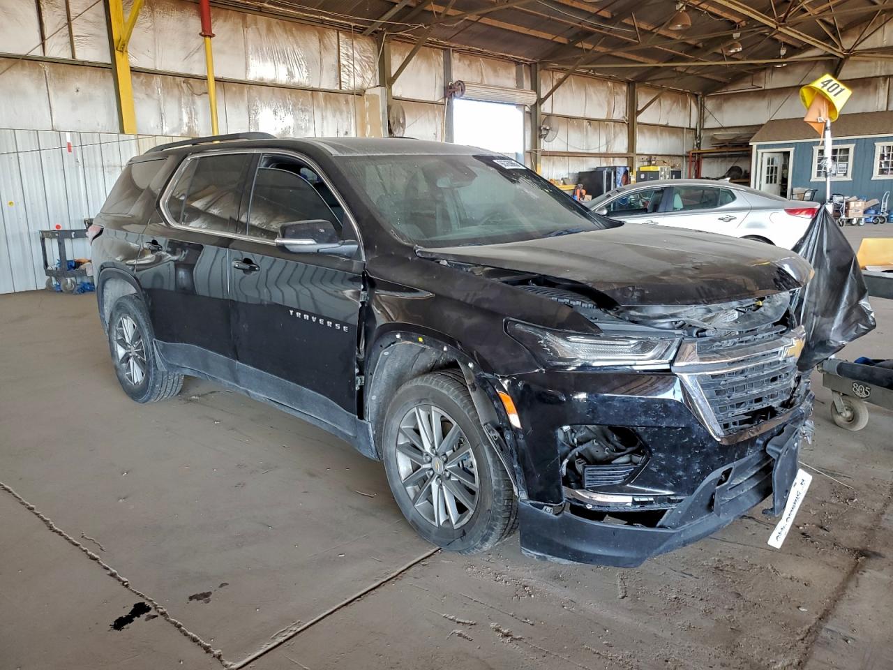 2023 CHEVROLET TRAVERSE LT photo 4