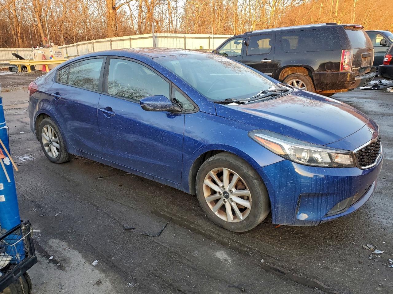 2017 KIA FORTE LX photo 4