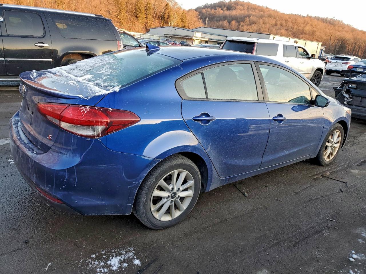 2017 KIA FORTE LX photo 3