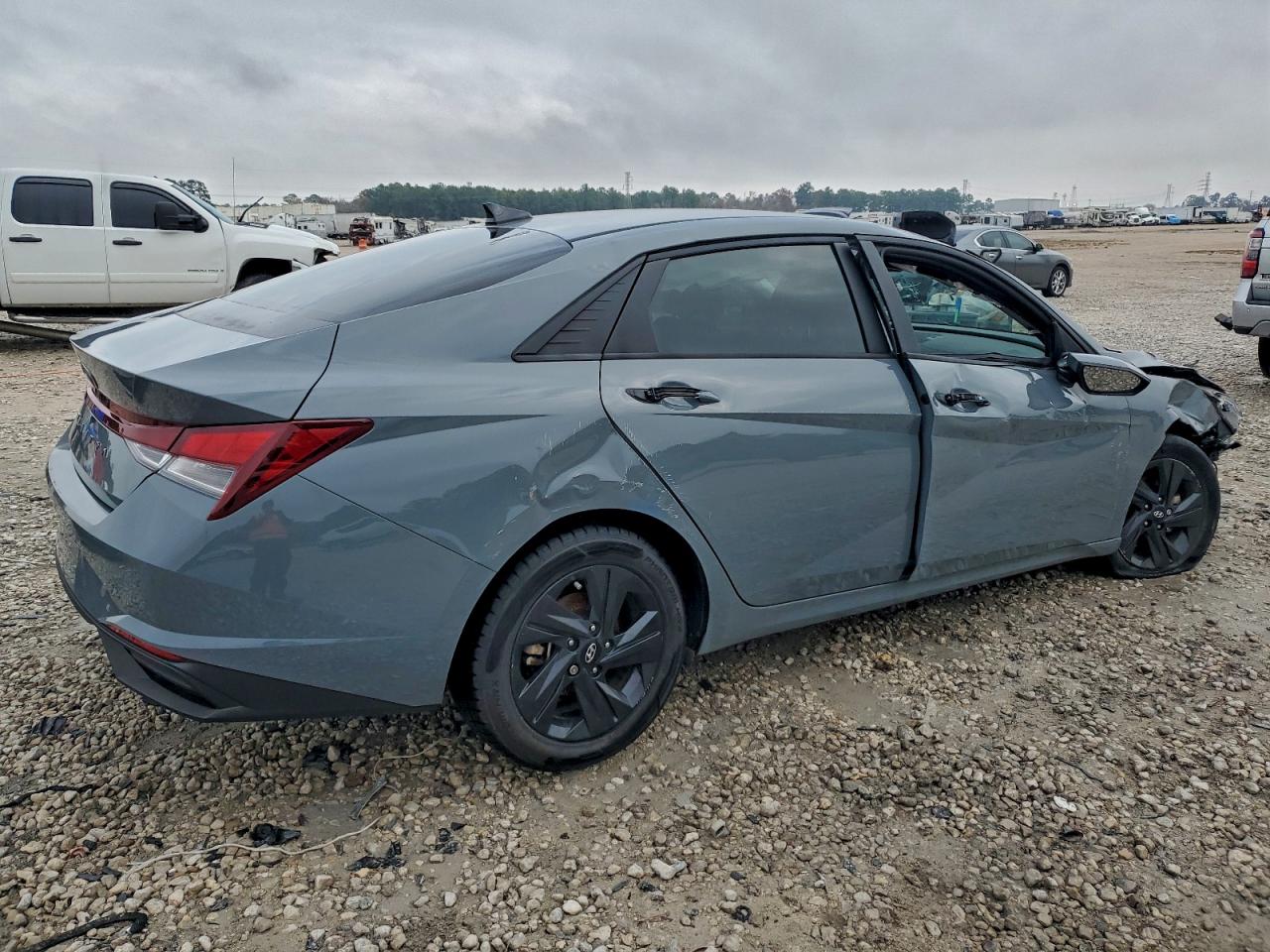 2022 HYUNDAI ELANTRA SEL photo 3