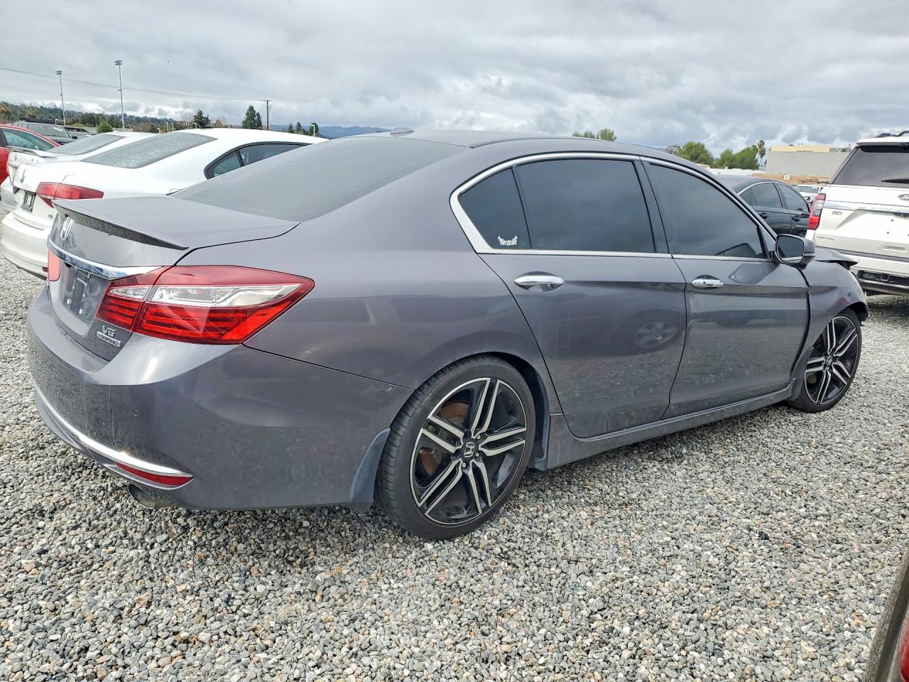 2017 HONDA ACCORD TOURING photo 3
