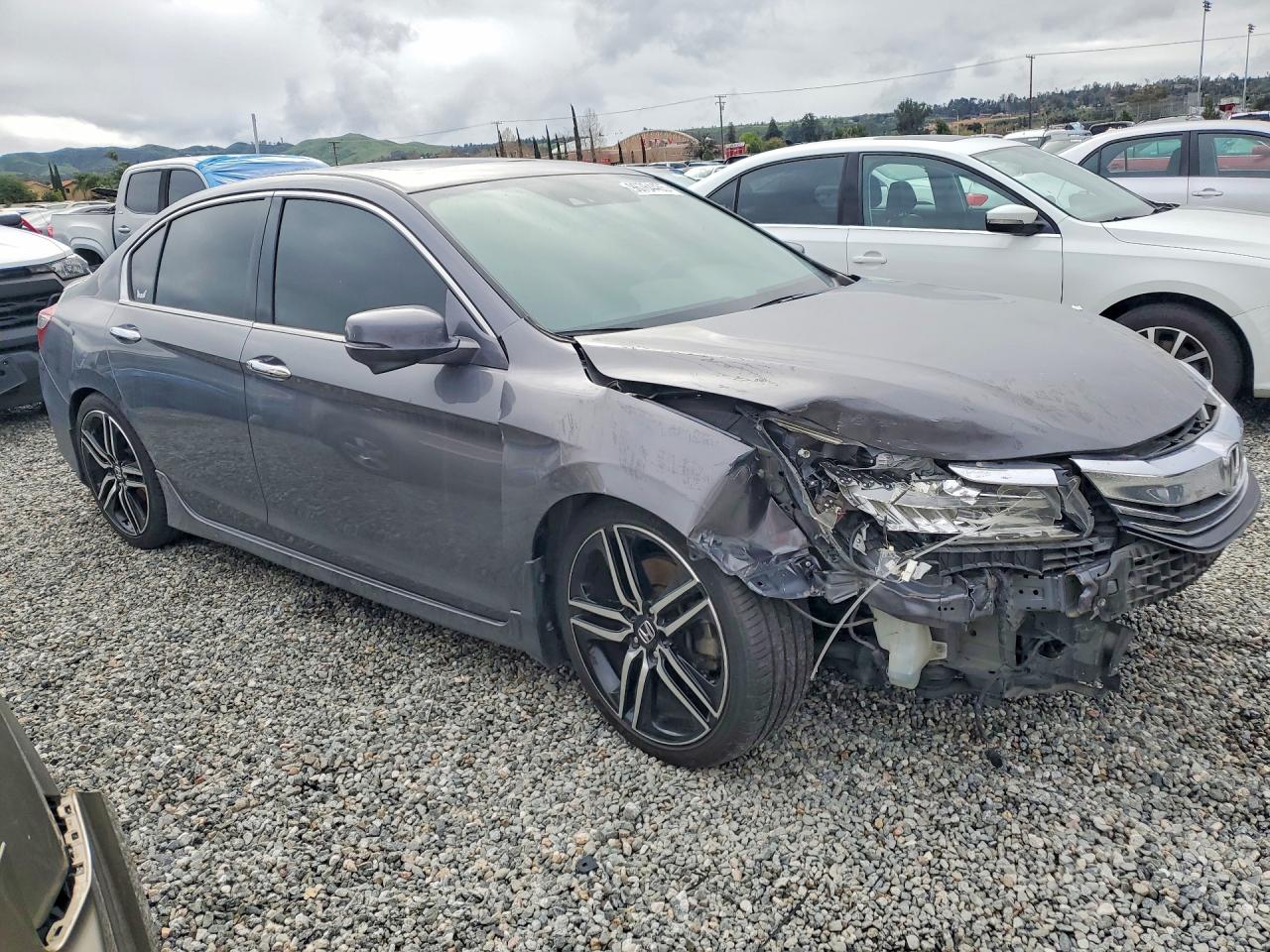 2017 HONDA ACCORD TOURING photo 4