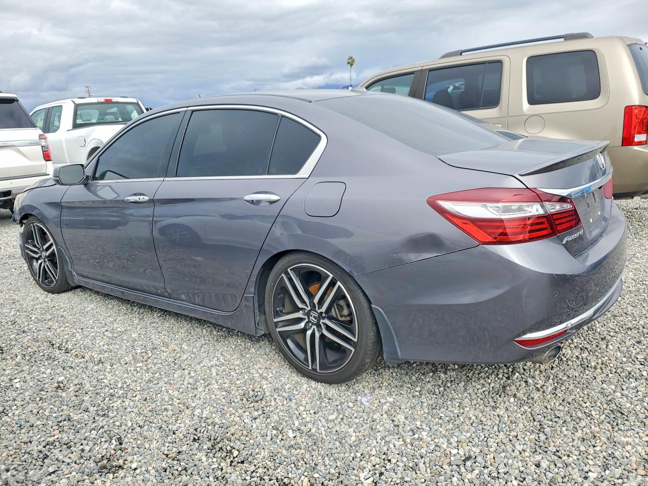 2017 HONDA ACCORD TOURING photo 2