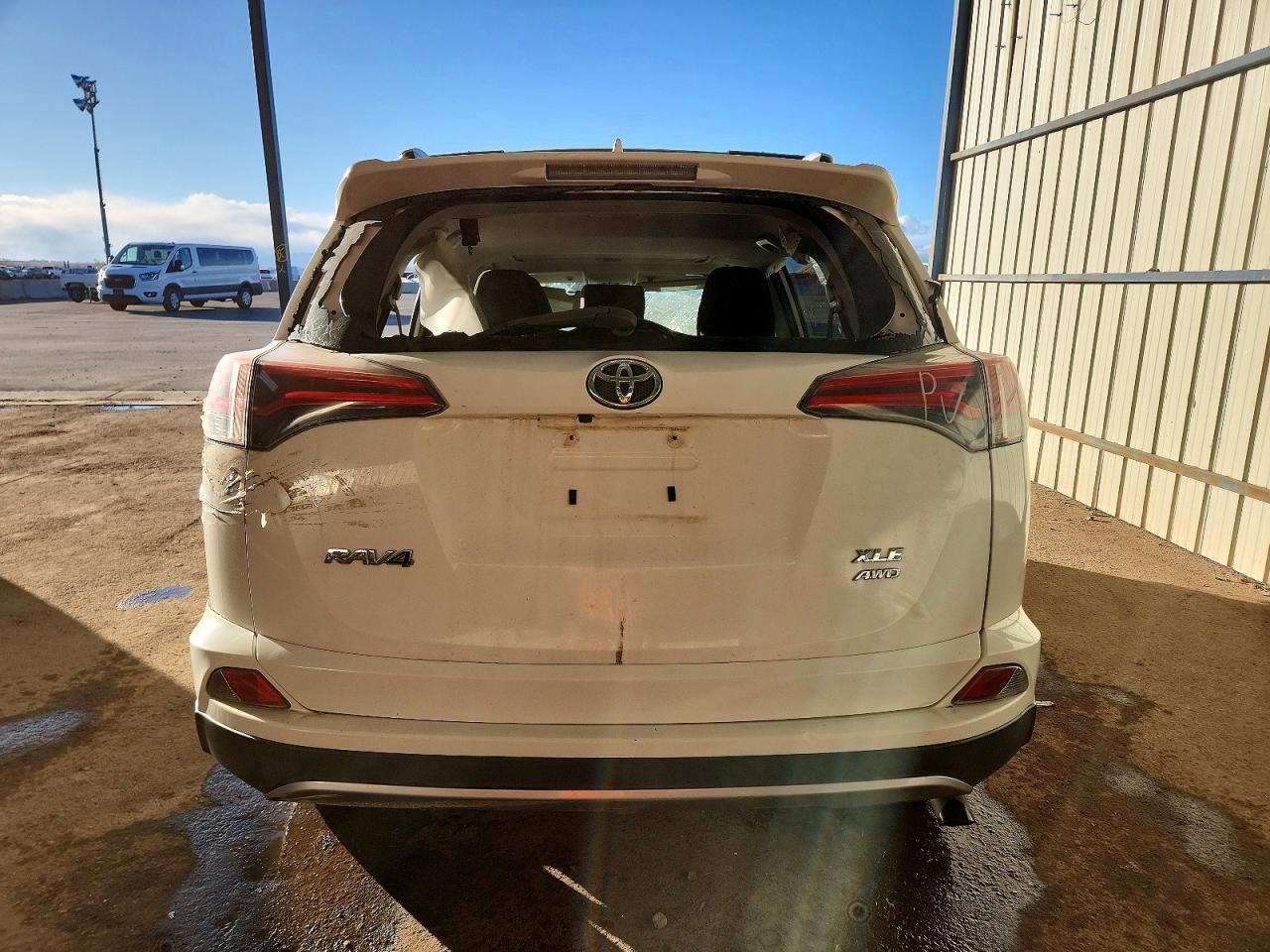 2018 TOYOTA RAV4 XLE photo 6