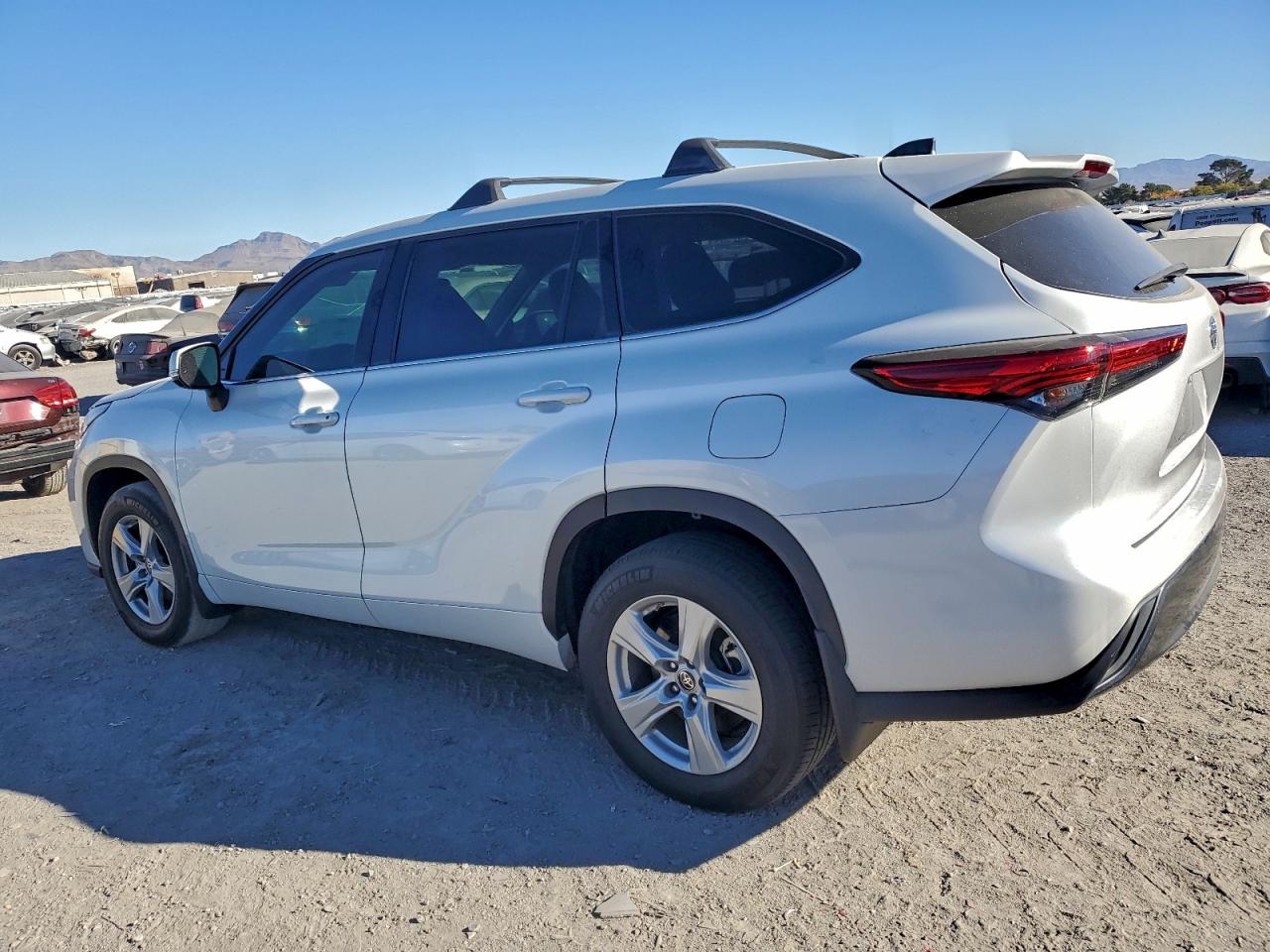 2022 TOYOTA HIGHLANDER L photo 2