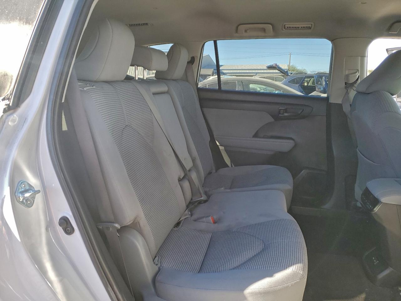 2022 TOYOTA HIGHLANDER L photo 11