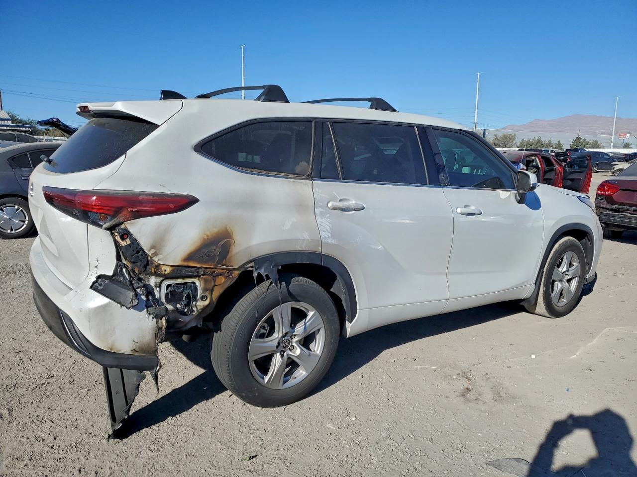 2022 TOYOTA HIGHLANDER L photo 3