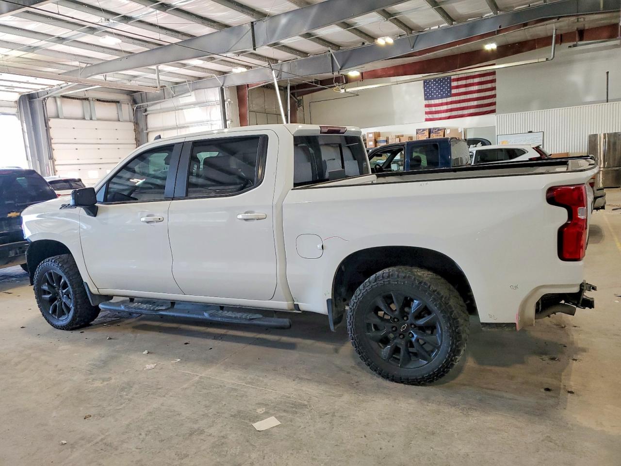 2021 CHEVROLET SILVERADO K1500 RST photo 2