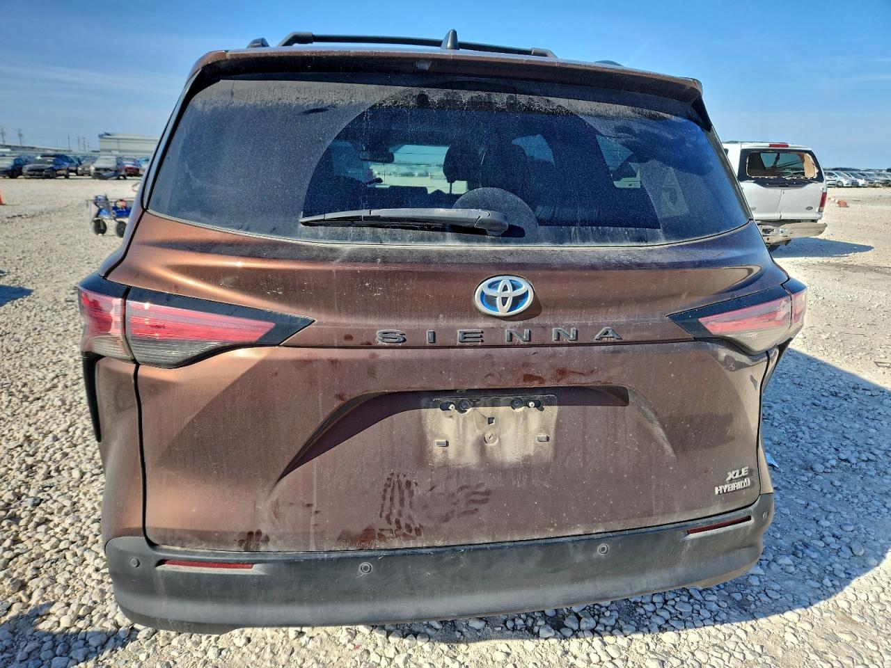 2021 TOYOTA SIENNA XLE photo 6