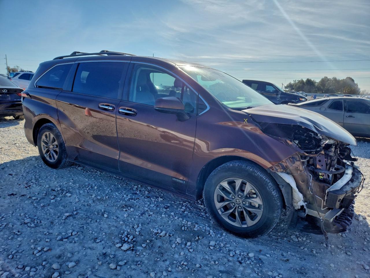 2021 TOYOTA SIENNA XLE photo 4