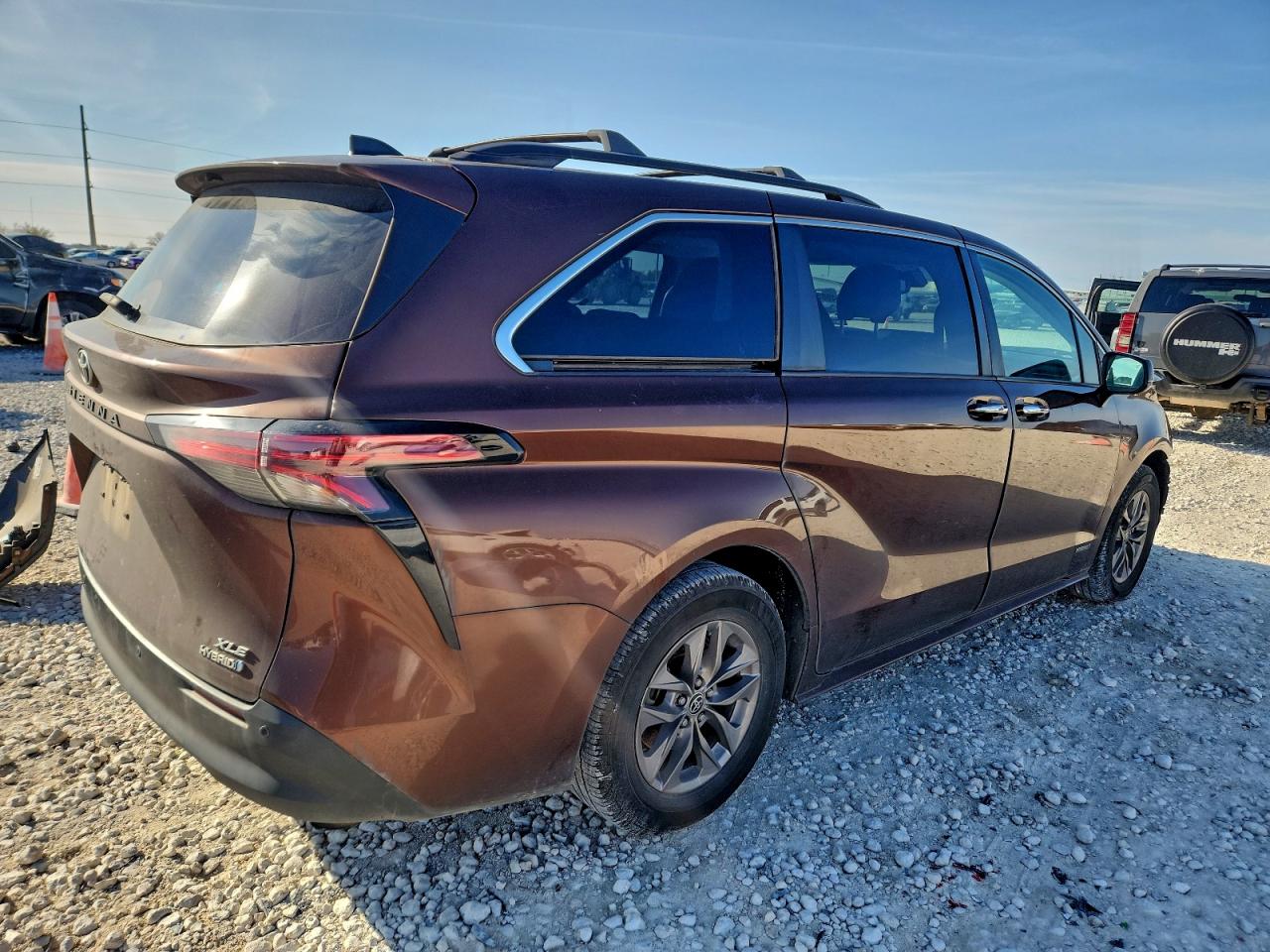 2021 TOYOTA SIENNA XLE photo 3