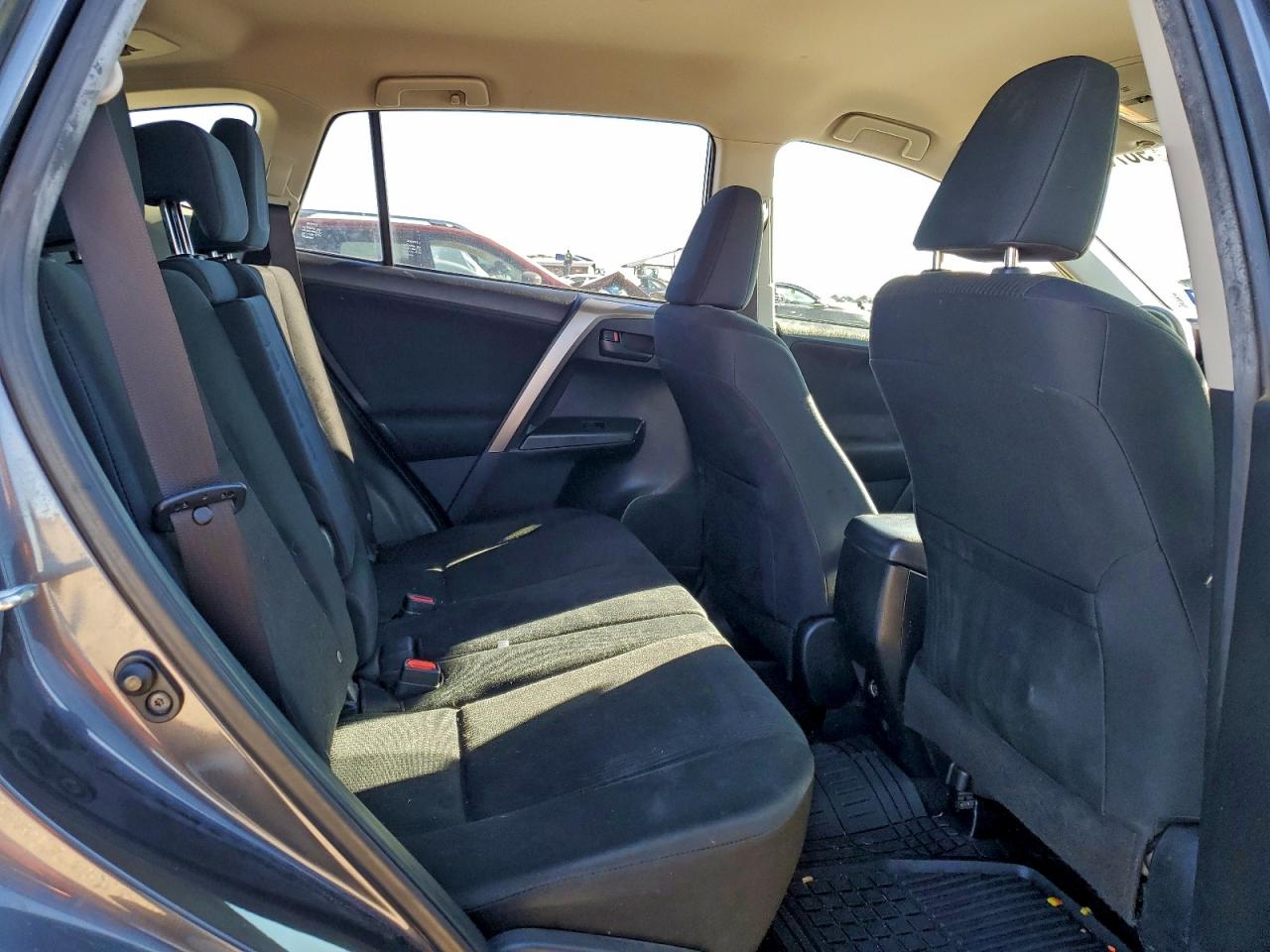 2018 TOYOTA RAV4 LE photo 11
