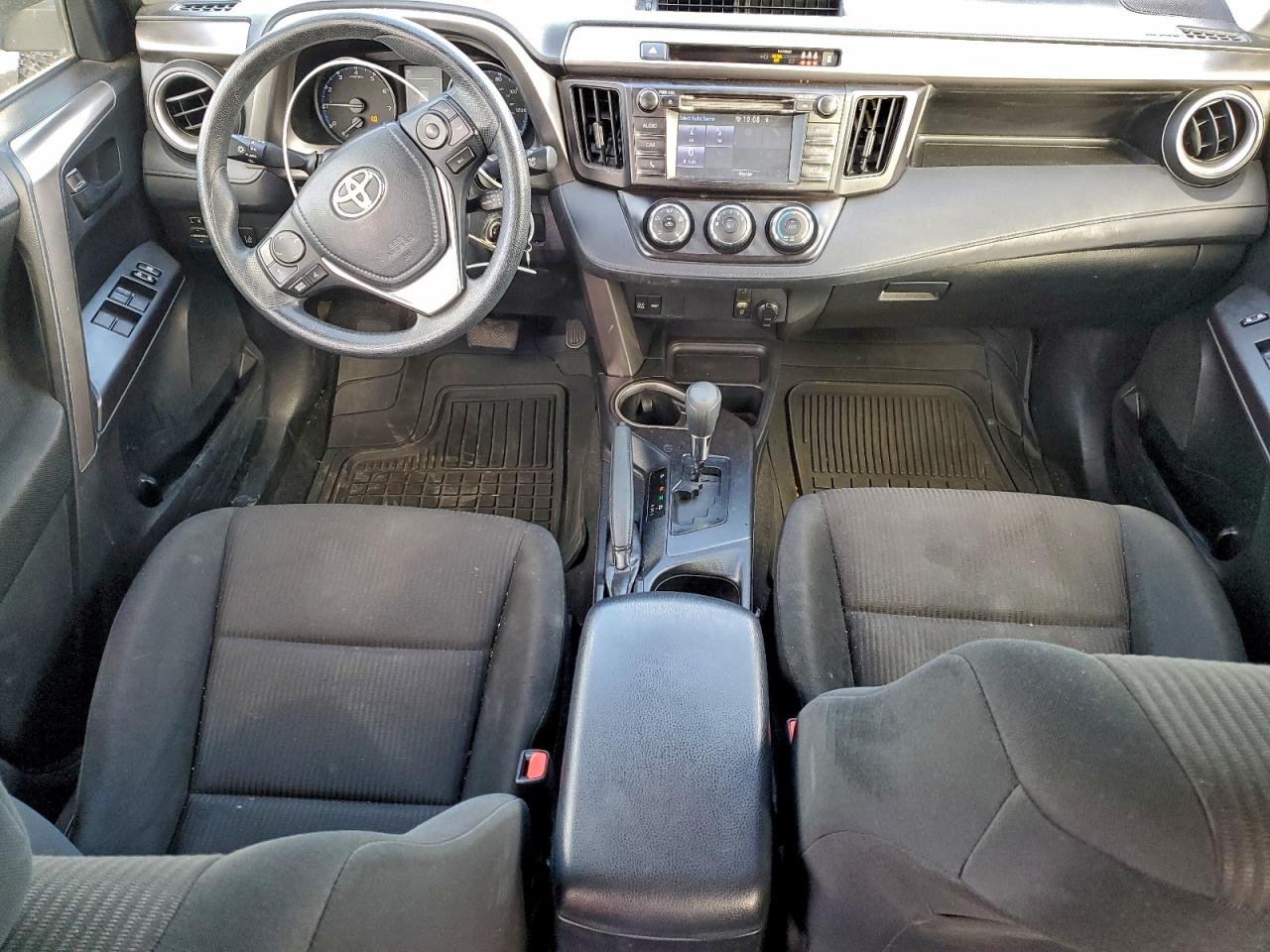 2018 TOYOTA RAV4 LE photo 8